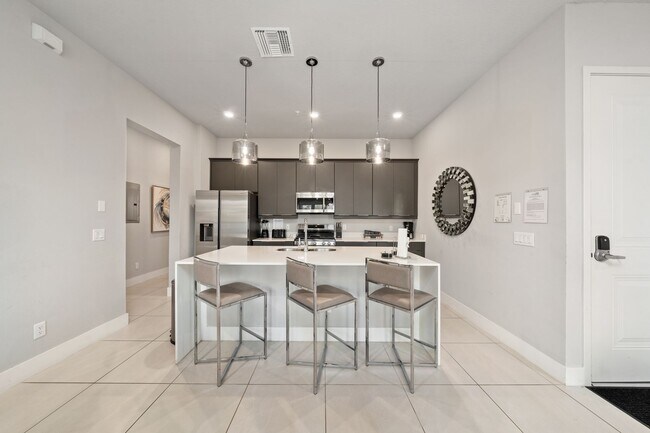 Building Photo - 7740 Sandy Ridge Dr