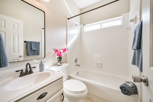 Building Photo - 22015 Falvel Dr