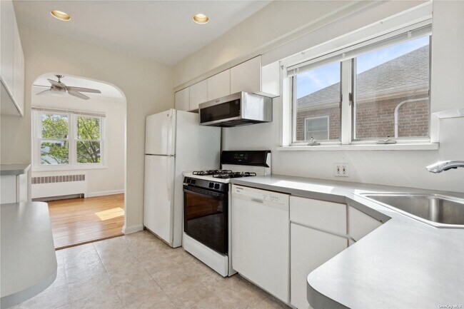 Building Photo - 349 E Market St