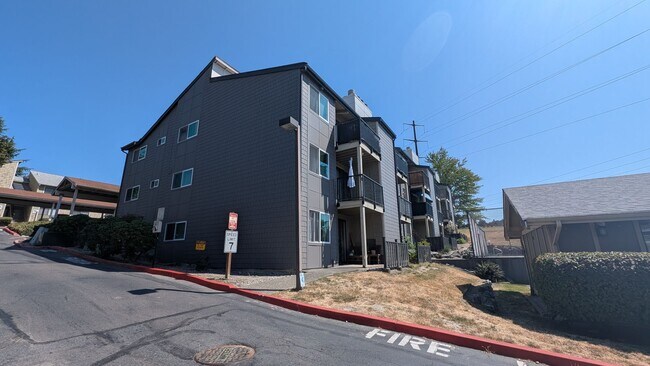 Building Photo - 2020 Grant Ave S