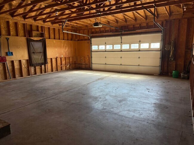 Building Photo - 35270 W Walker Rd