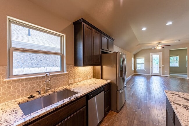 Building Photo - Charming Cedar Park Retreat: 3-Bedroom Home with Versatile Features and Community Amenities