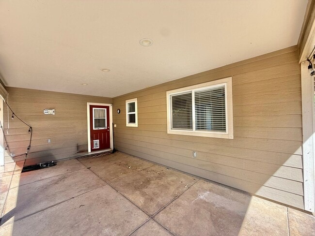 Building Photo - 3 Bedroom / 2 Bathroom Home in Waikapu Gardens!