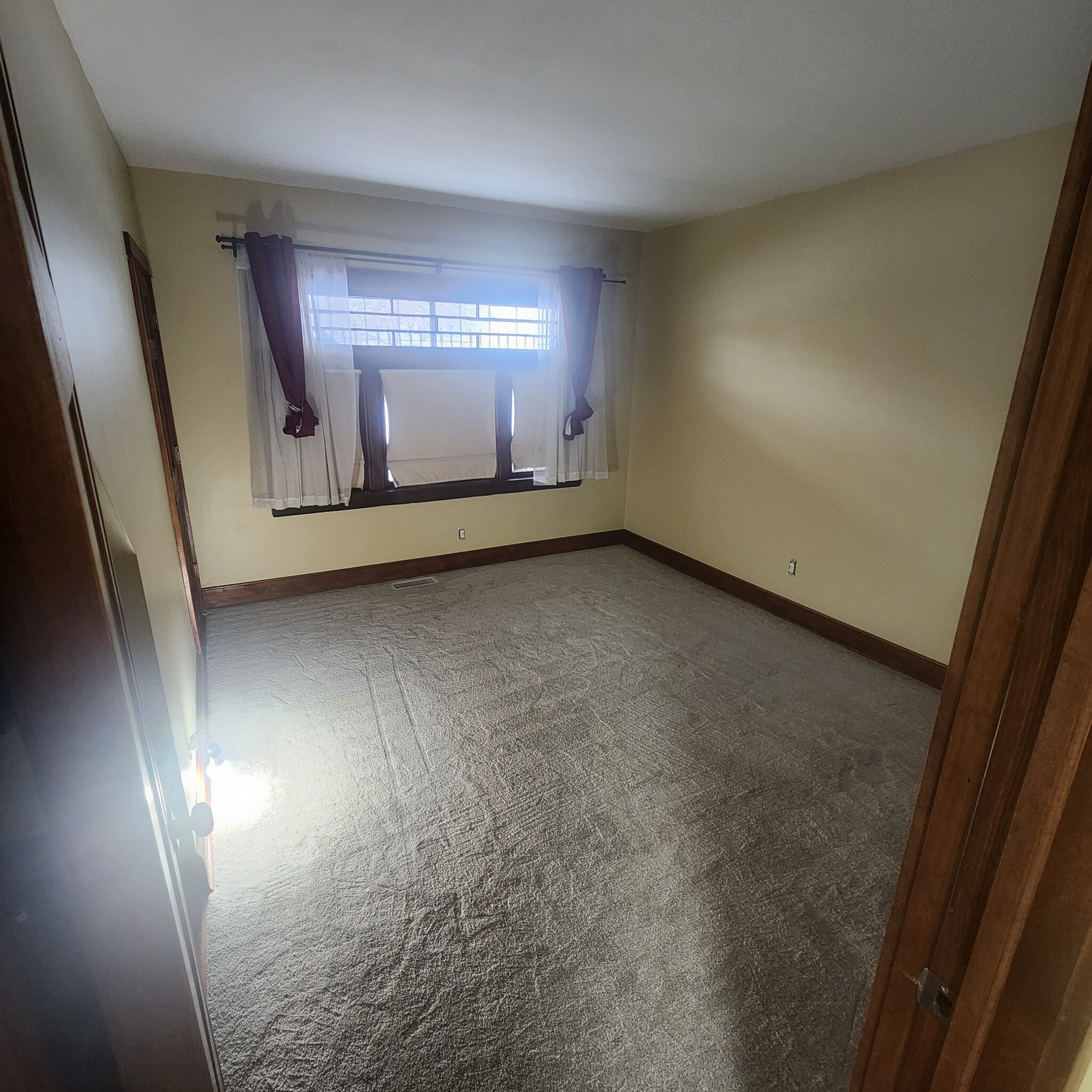 large master bedroom - 807 Starkweather Ave