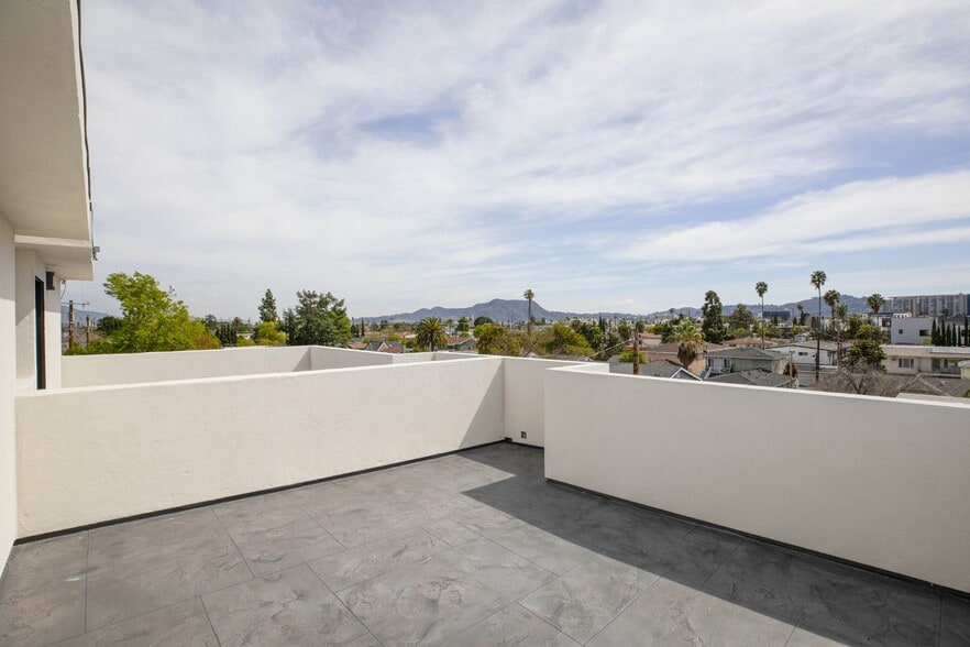 Building Photo - 5916 Tujunga Ave