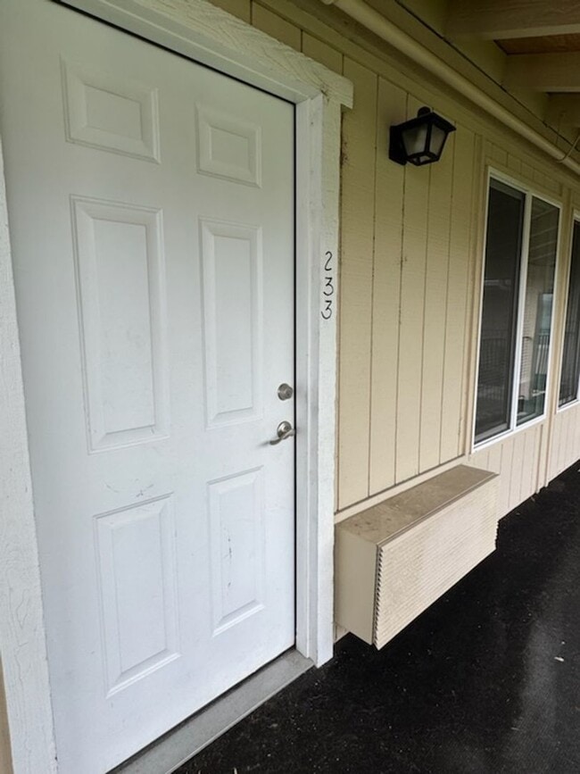 Building Photo - Nice studio apartment *ALL utilities included