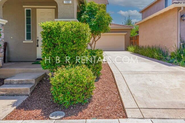 Building Photo - Questa Village: Spacious 3-Bedroom Retreat...