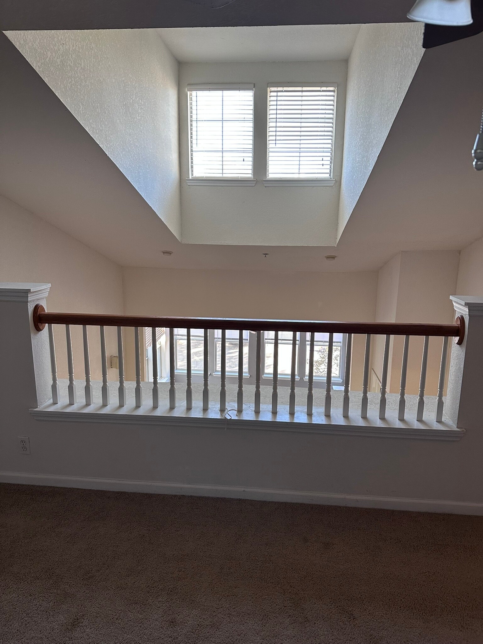 Loft & living - 8550 Touchton Rd