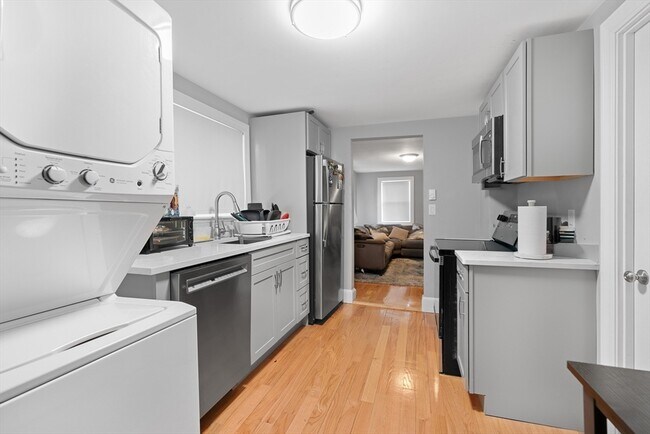 Building Photo - 7 Vining Ct