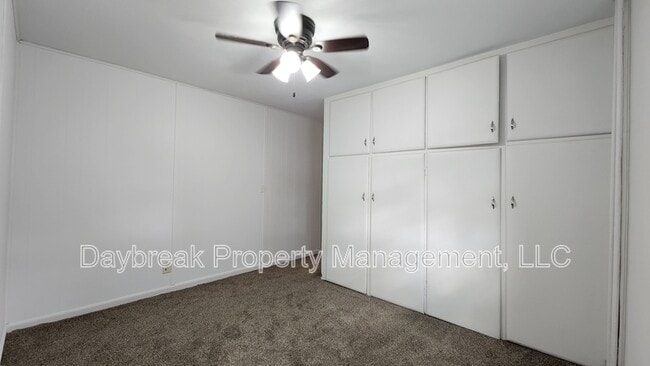 Building Photo - 1209-11 1/2 11 1/2 St N