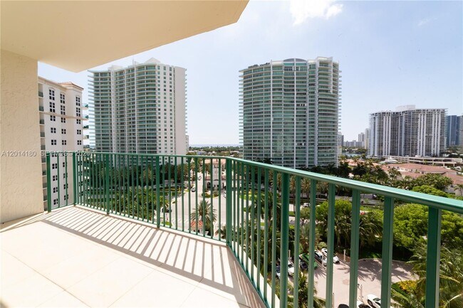 Building Photo - 20000 E Country Club Dr