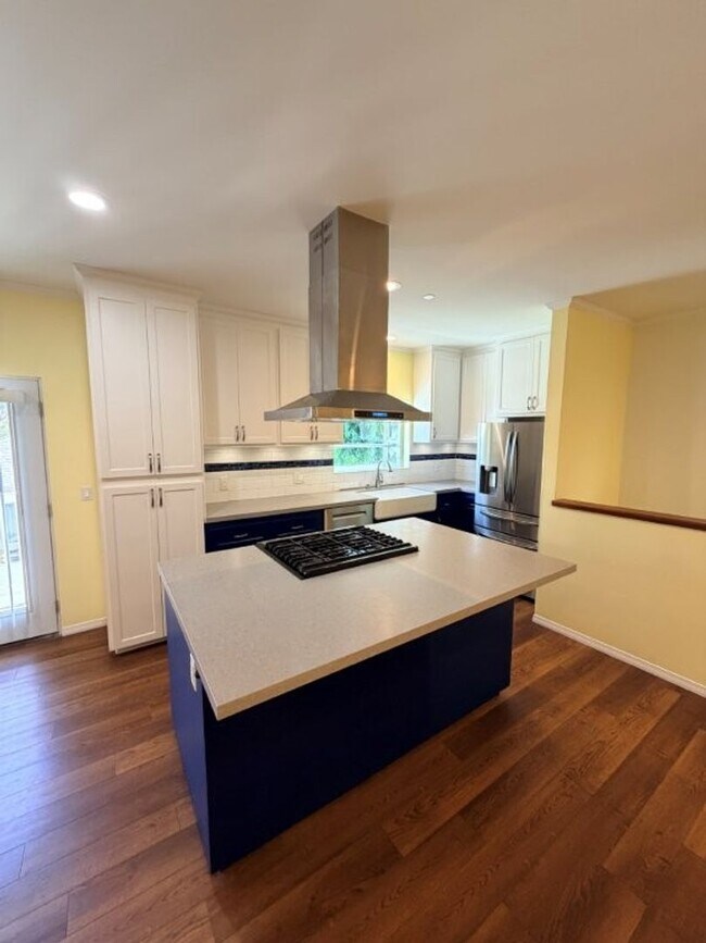 Building Photo - 4545 Vesper Ave