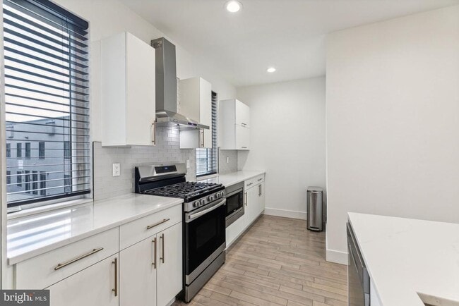Building Photo - 2835 Edgemont St