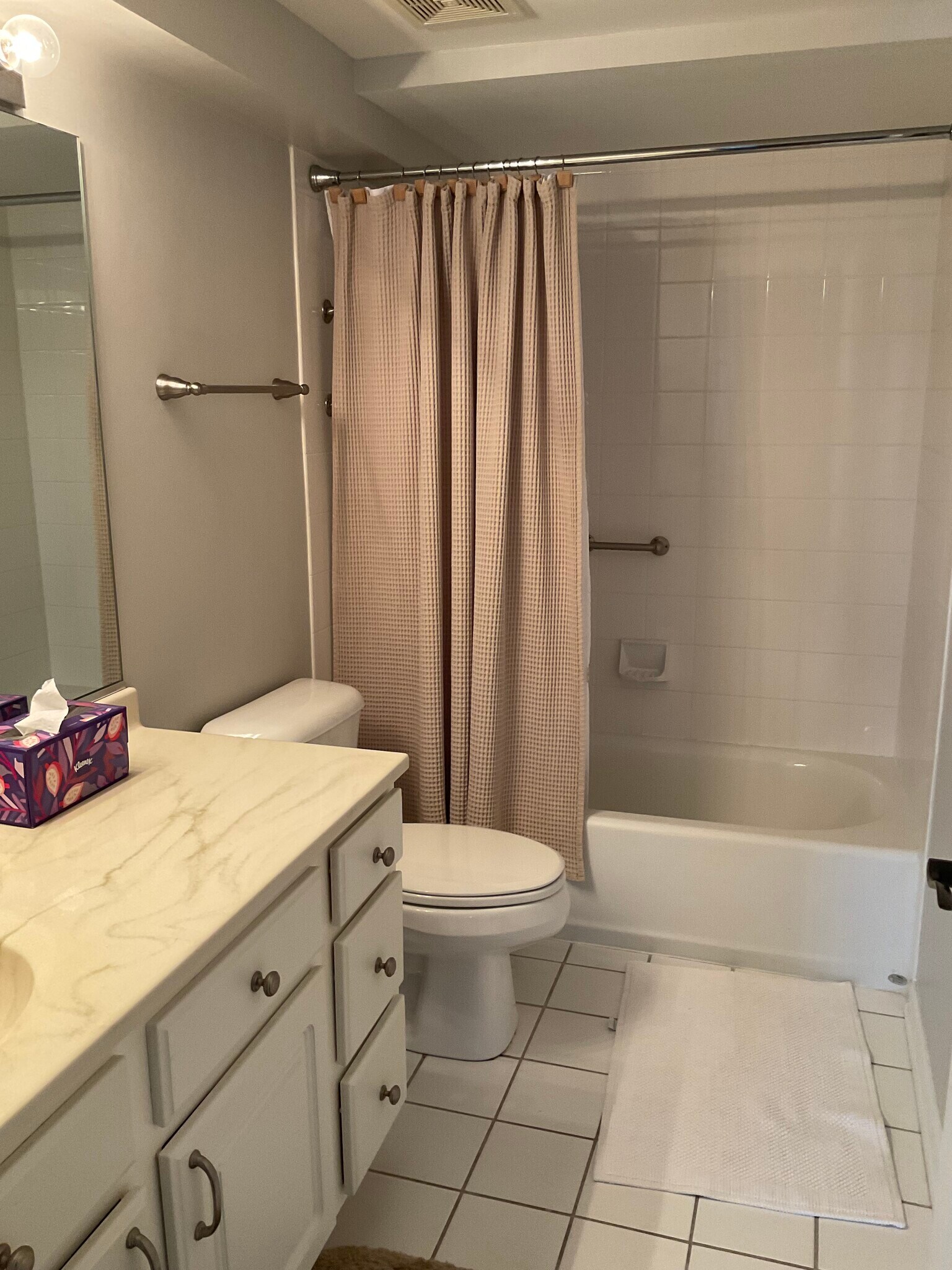 Building Photo - 2020 Saint Regis Dr