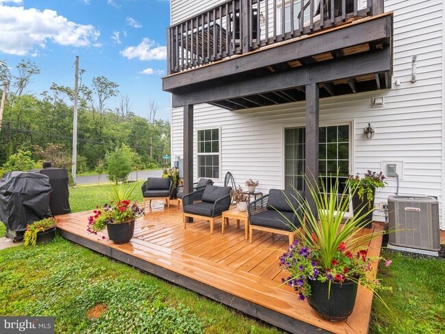 Building Photo - 131 Edgewater Ct