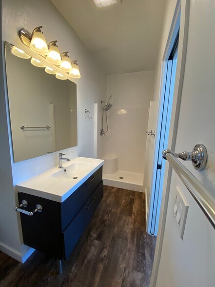 Building Photo - 3320-3324 Clairemont Dr