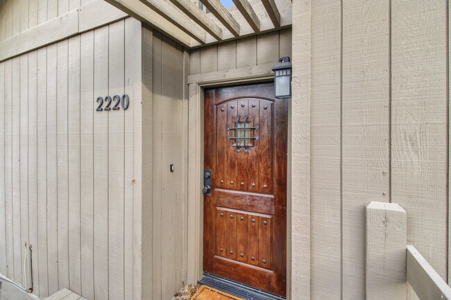 Building Photo - 2220 Boyer Dr