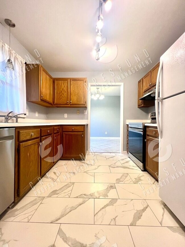 Building Photo - RENT JUST REDUCED!!! Exceptional value for a 3 Bedroom 2bath Fenced yard home close to Ft. Bragg