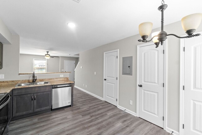 Building Photo - 499 Palmer Dr