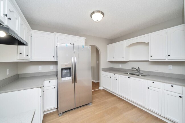 Building Photo - 429 Surrey Cir