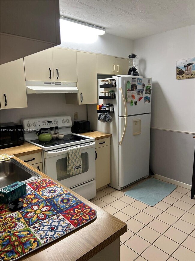 Building Photo - 980 Constitution Dr