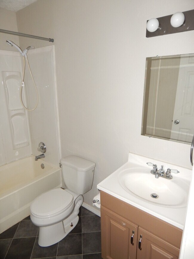 Building Photo - Winona ISD: 3 Bedroom, 2 Bath Home in a Co...