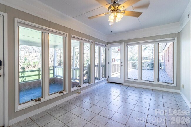 Building Photo - 6618 Castlegate Dr