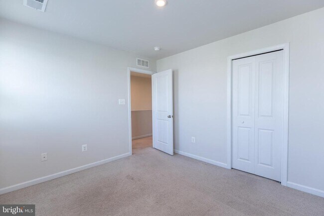 Building Photo - 228 Chandlers Glen Dr