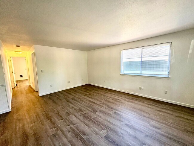 Building Photo - Cozy & Clean 3BR Home in North Tacoma