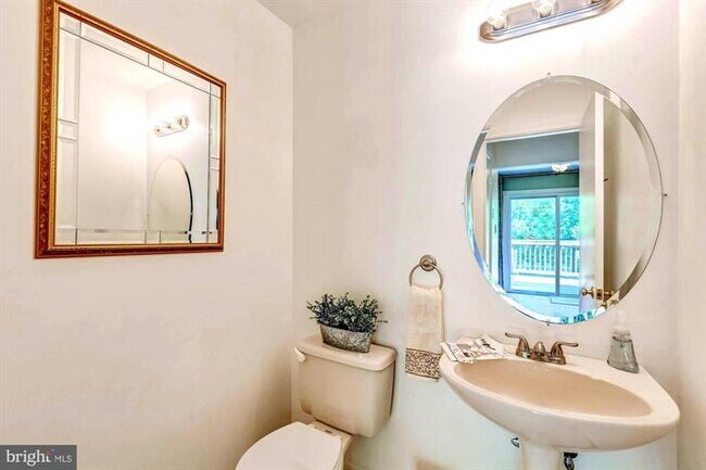 Building Photo - 13676 Barren Springs Ct