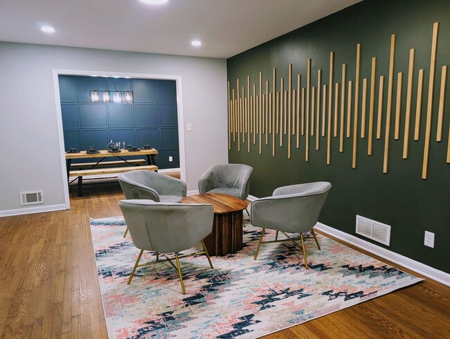 Building Photo - 469 Holt Rd NE