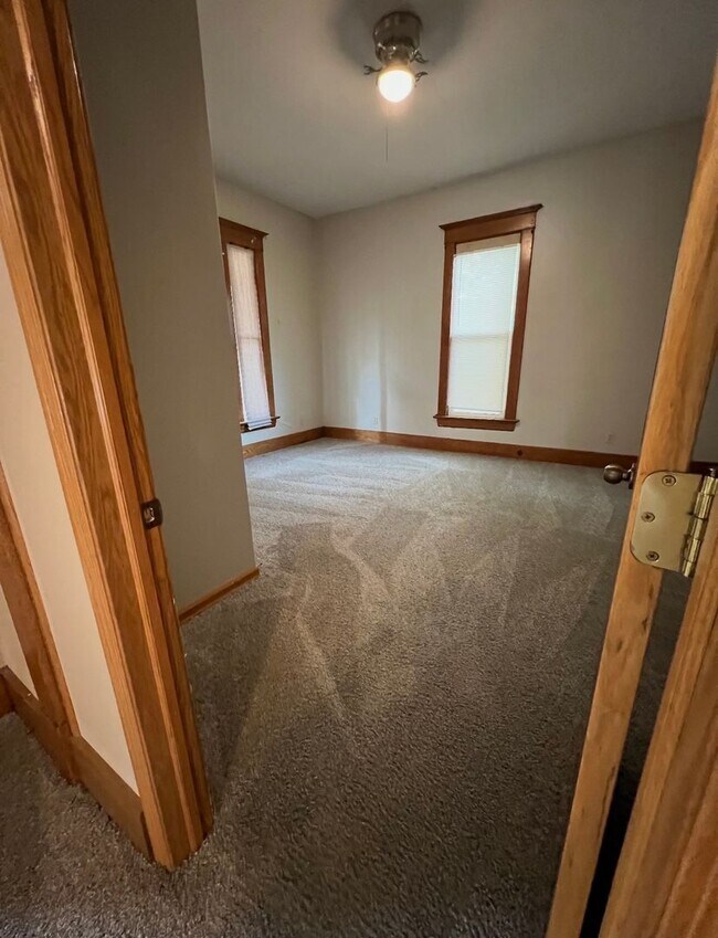 Building Photo - Spacious 5 Bedroom, 2 Bath available for the 2026 - 2027 school year