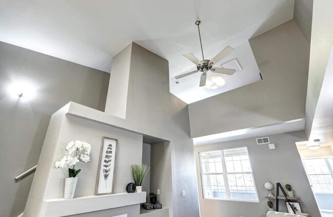 Building Photo - 2850 W Centennial Dr