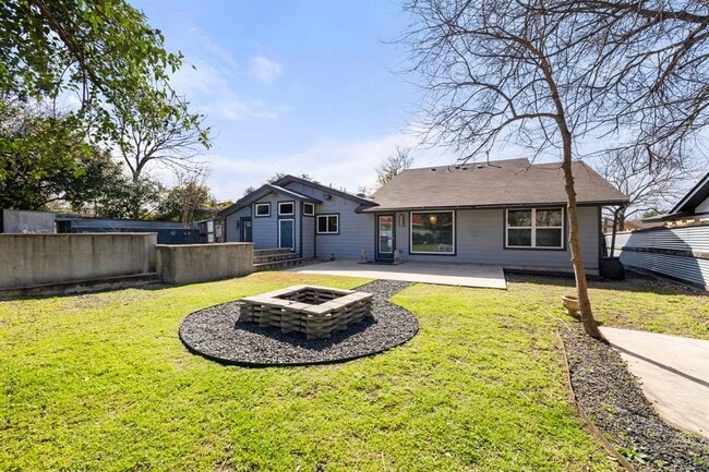 Building Photo - 3104 Candlelight Ct