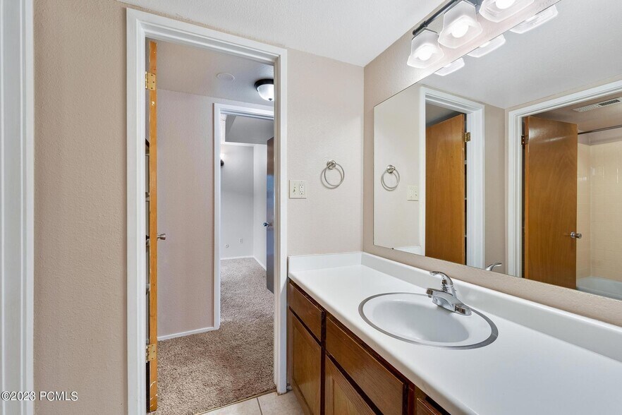Bathroom 1 - 425 S 1000 E