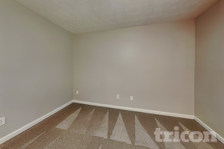 Building Photo - 1515 Olde Oak Dr