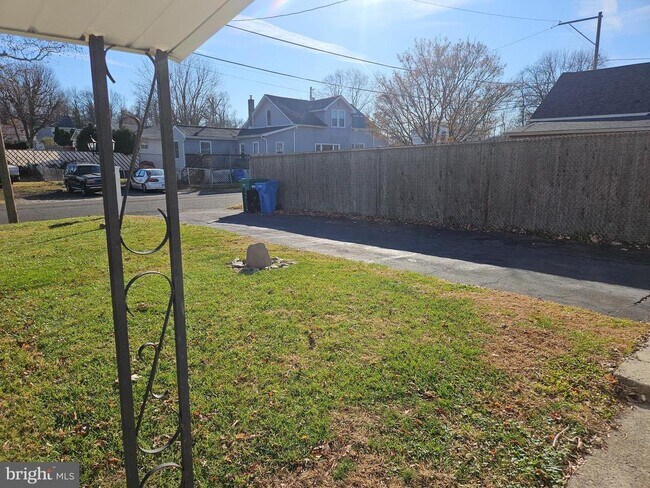 Building Photo - 414 Delaware Ave