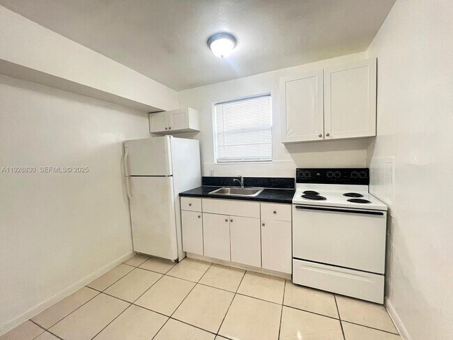 Building Photo - 1545 NW 8th Ave