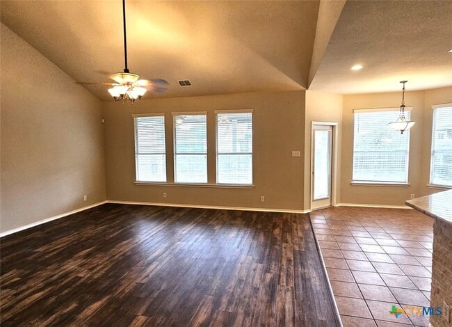 Building Photo - 400 Apache Ledge