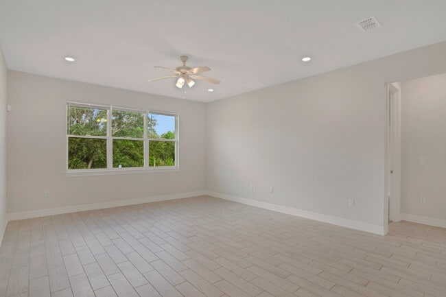 Building Photo - Charming 4-Bedroom Family Home in Serene S...