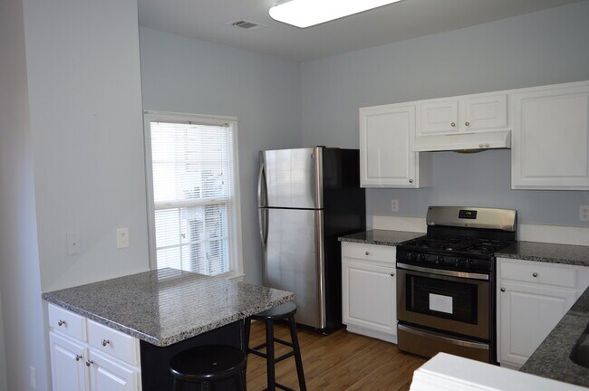 Building Photo - 913 Prestwyck Ct