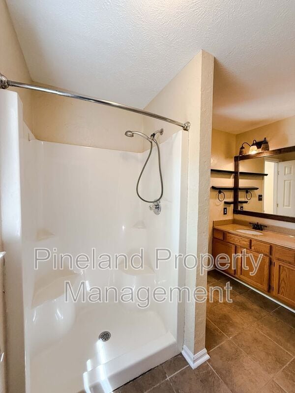 Building Photo - 107 Whitechapel Ln