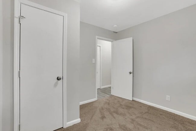 Building Photo - 2833 Altaview Dr SE