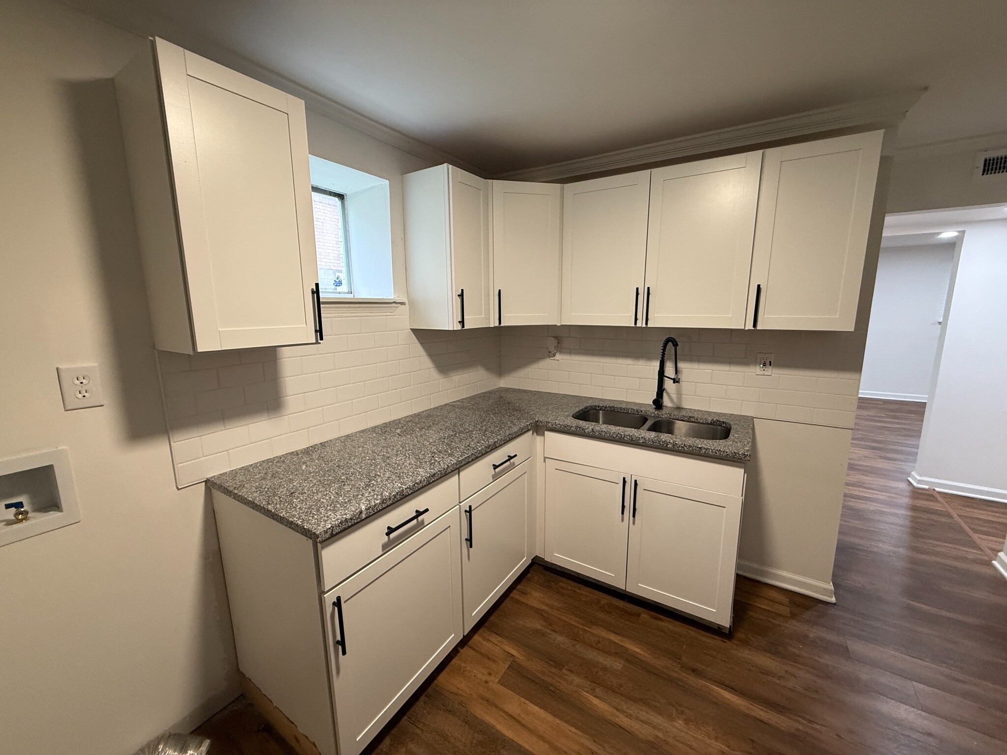 Kitchen with Granit Counters - 3320 Clifton Ave