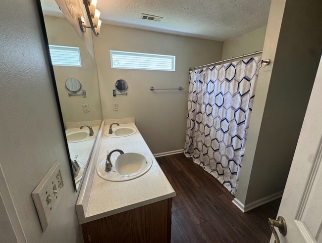 Building Photo - 778 Kingston Cir