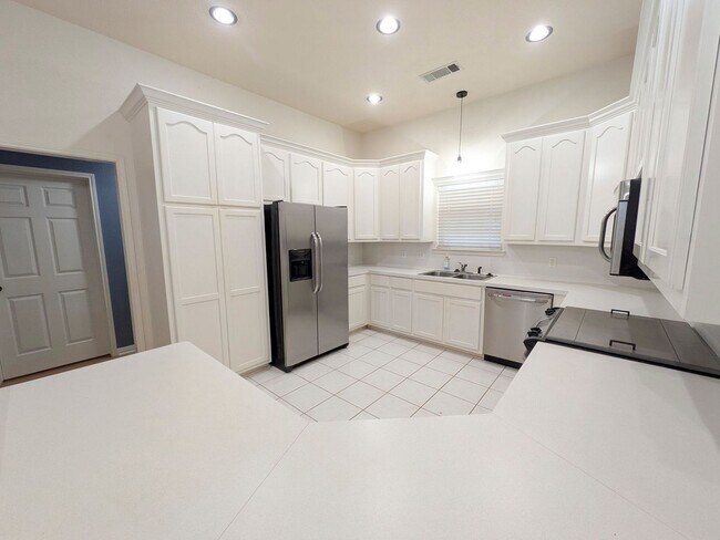Building Photo - 7647 Rosewood Dr