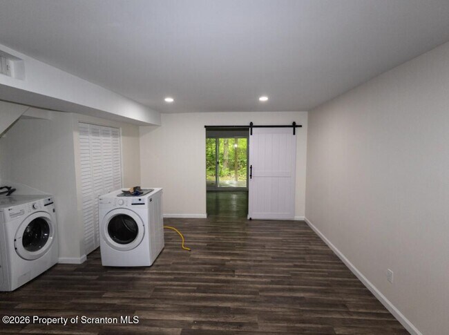 Building Photo - 1273 Chateau Dr