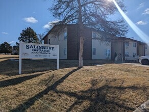 Building Photo - Remodeled 2025 Ground Level 2 Bedroom Apar...