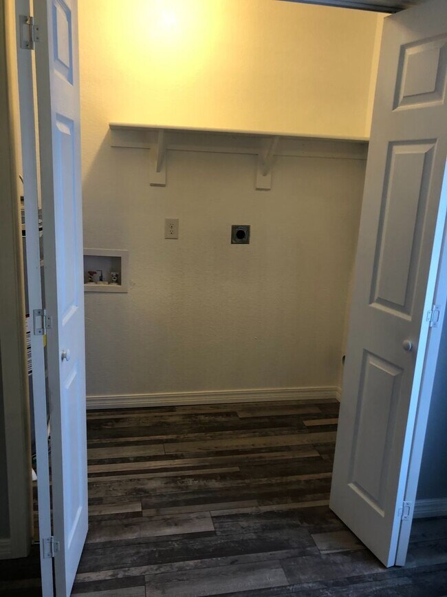 Building Photo - 2703 Rudy Rd W