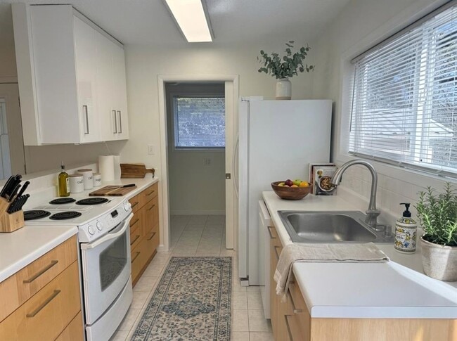 Building Photo - 11705 Cherokee St